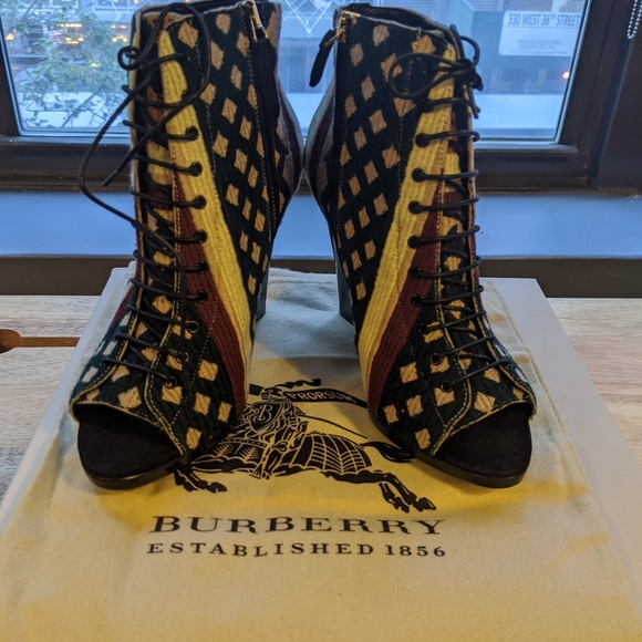 Burberry Prorsum Tapestry Wedge Peeptoe Sz 6 - Picture 1 of 7